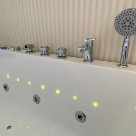 Cocon Diamant - Nuit Romantique - Jacuzzi Et Sauna Privatifs-hyper-centre Компьень