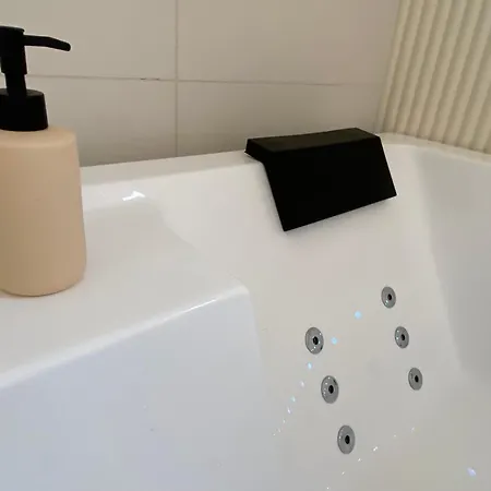 Апартаменты Cocon Diamant - Nuit Romantique - Jacuzzi Et Sauna Privatifs-hyper-centre *